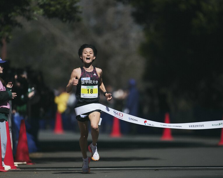 学生ハーフで優勝した國學院大2年生の青木　©Yuki Suenaga