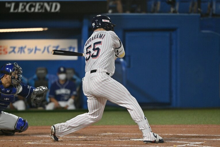 村上宗隆、最年少50号のスイングの瞬間を連続写真で見る　©Hideki Sugiyama