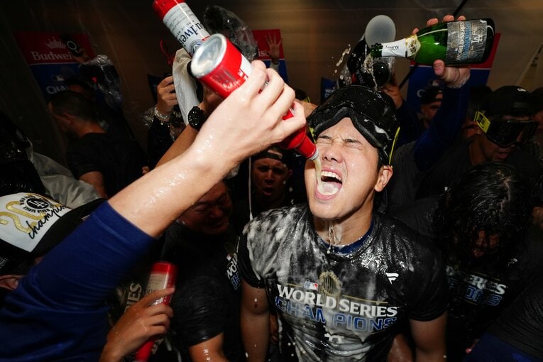 大谷さん、ビールをぶっかけられる　©Getty Images