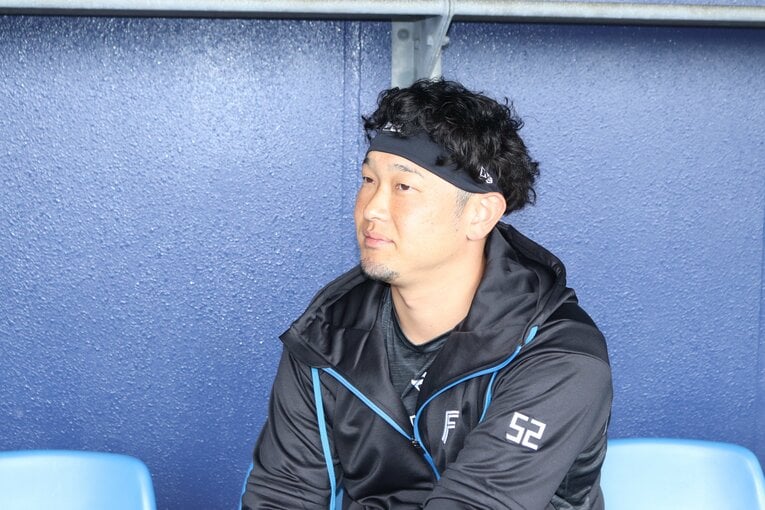 キャンプ中に取材に応じる池田　©Yu Takagi