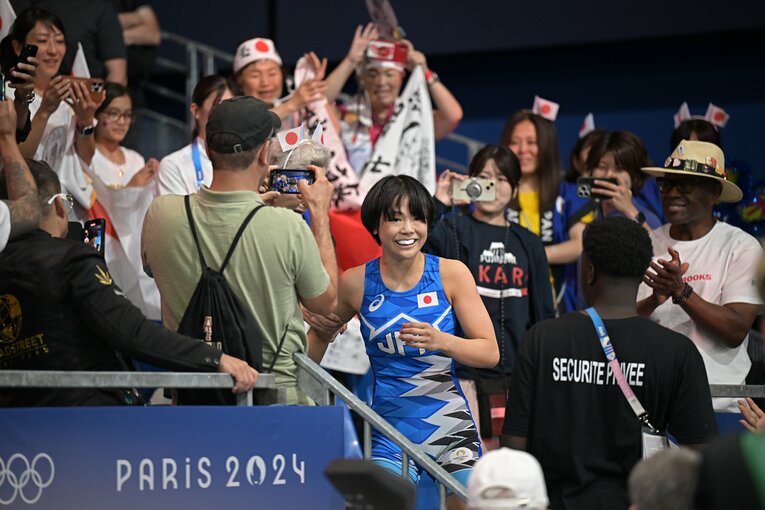 圧巻のレスリングで金メダルを獲得した藤波朱理の“神ファンサ”　©Takuya Kaneko/JMPA