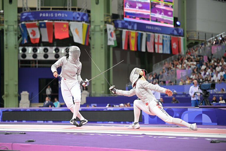 女子サーブル個人3回戦、江村美咲vs.チェ・セビン　©JMPA