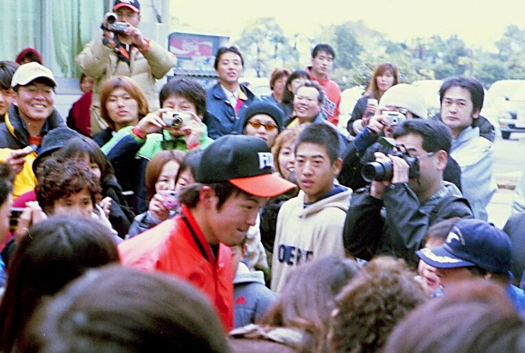 ダイエーのキャンプには、寺原目当てに1日5000人ものファンが詰めかけた　©JIJI PRESS