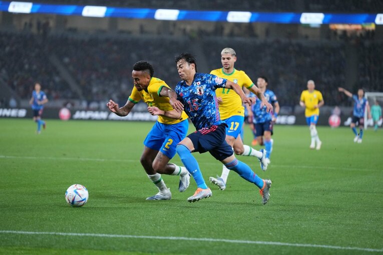 三笘とミリタンのマッチアップ　©JMPA