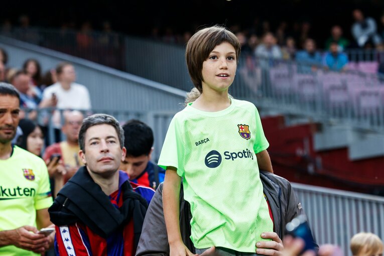 今季9点目！ 久保建英が凄まじい「バルサ撃破ドリブル、ブスケッツ退団・優勝セレモニーが同時に」カメラマンが見た“美しいカンプノウの夜”(4)