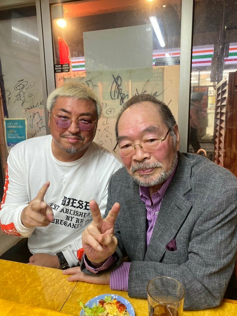 居酒屋「いきや」に集まるボクシング関係者たち（本人提供）