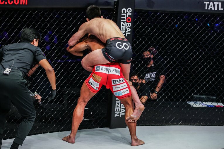 「那須川天心や武尊とは違うんですよ、僕は」青木真也が因縁の秋山成勲に大逆転KO負け…帰国して語った本音とこれから「50歳になっても」(28)