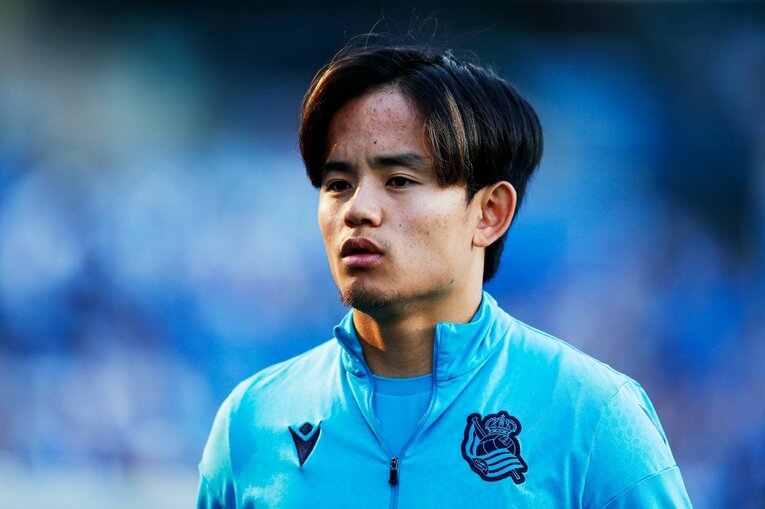 「クボはノルマル（普通）よ」辛口おばあちゃんにバルで遭遇も…カメラマンが撮った久保建英21歳の“軽快ドリブル＋母・祖母のような愛”(55)