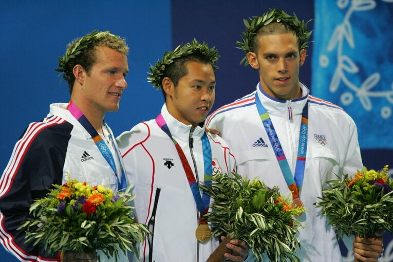 アテネ五輪、男子100m平泳ぎで金メダルを獲得した北島康介　©JMPA