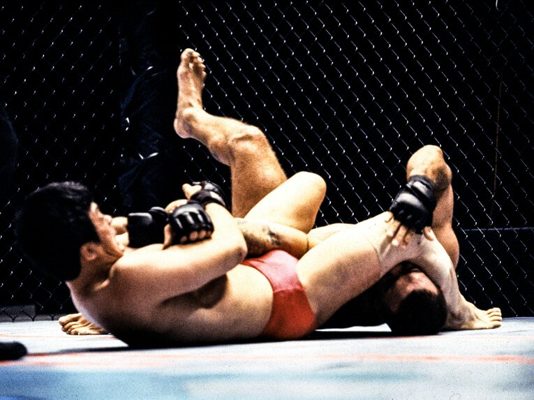 桜庭の腕十字にマーカス・コナンはたまらずタップ