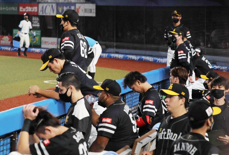 優勝を逃したソフトバンクの選手たち　　©JIJI PRESS