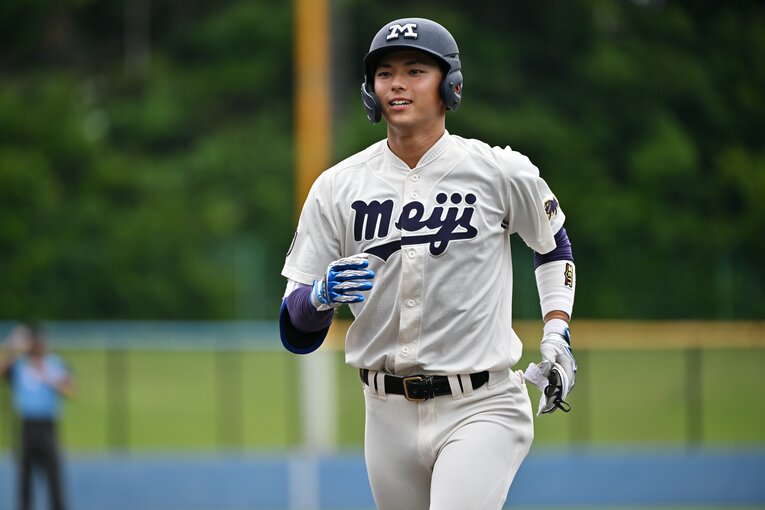 明治大・宗山塁遊撃手（175cm78kg・右投左打・広陵高）。来季は明治大の主将を務める　©︎Hideki Sugiyama
