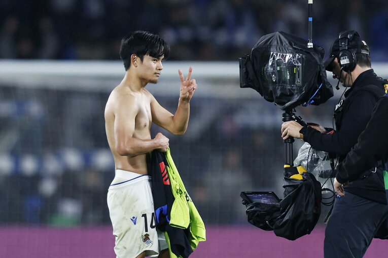 【テレビに映らないクボの素顔】バルサに勝って“ドヤ顔ピース”　©Daisuke Nakashima