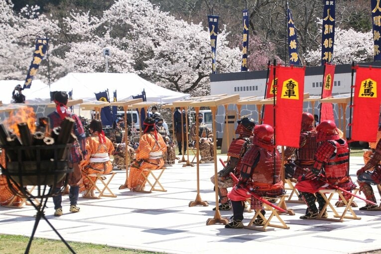 藤井聡太竜王「大変参考になったで“ござる”」初出演した《人間将棋》を現地取材… 観る将マンガ家が超楽しんで描いてみた(65)