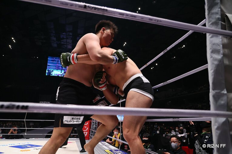 相撲界を懲戒解雇からRIZINへ…貴賢神がデビュー戦完敗でも見せた可能性とは？ 対戦した元警察官ファイターが絶賛した「凄い素質」(55)