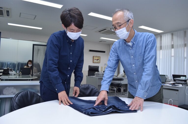 慣れない作業が続き、周囲のサポートに感謝する毎日だという　©︎Toshihide Ishikura