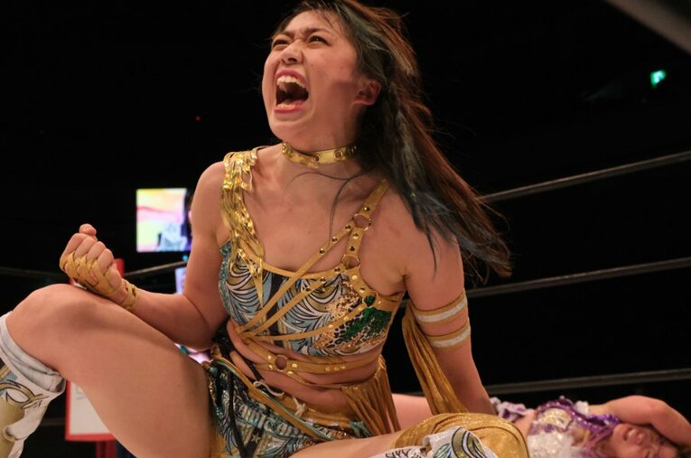 2021年12月29日のスターダム両国大会にて、中野たむを破りワンダー・オブ・スターダム王者となった上谷沙弥 ／ photograph by Norihiro Hashimoto