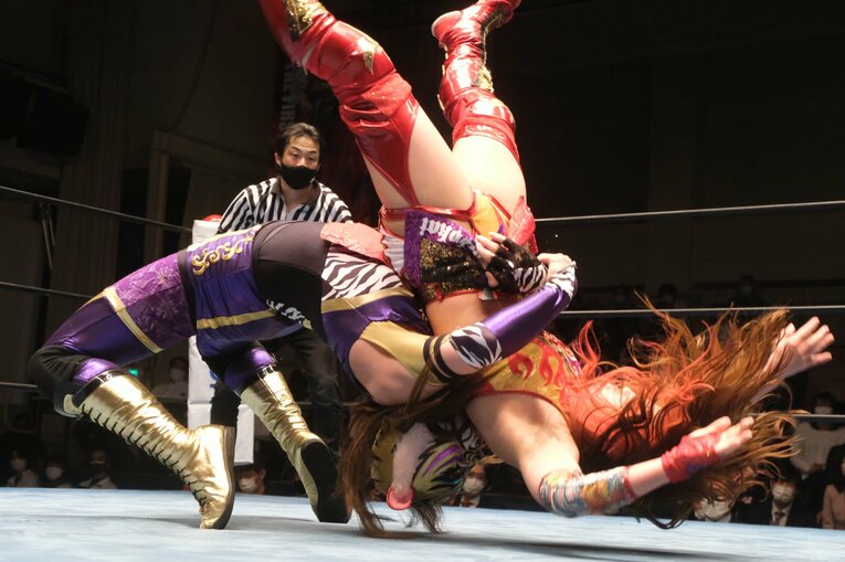 ジャーマン・スープレックスを決めるも、フィニッシュには至らず