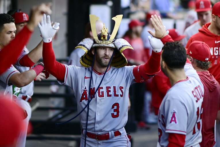 エンゼルスきっての人格者として慕われるウォードの「兜セレブレーション」　©Getty Images