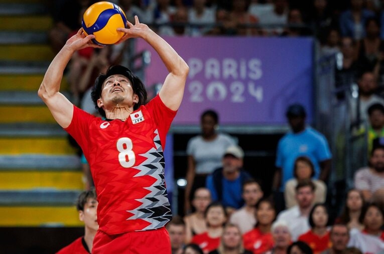 絶大な信頼を寄せられるセッター関田誠大（30歳）。不遇時代を知る清水は、記憶に残る食事会のエピソードを明かした ／ photograph by Volleyball World