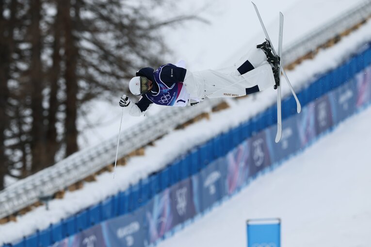 堀島の滑りを連続写真で　©Kaoru Watanabe/JMPA