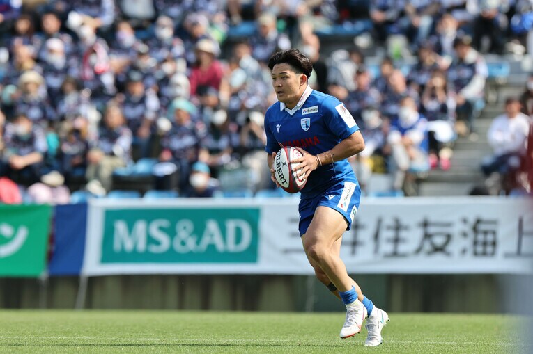 SO 家村健太／静岡ブルーレヴズ「昨季から出場機会を得る10番候補。ズラリと並ぶ外国人のバックスを操り、経験値も着実に増やしている」©︎JRLO