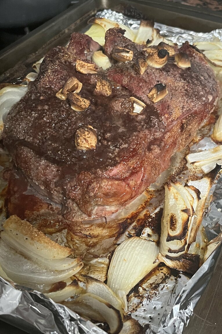 スーパーで購入した肉で自炊　©Masashi Hara