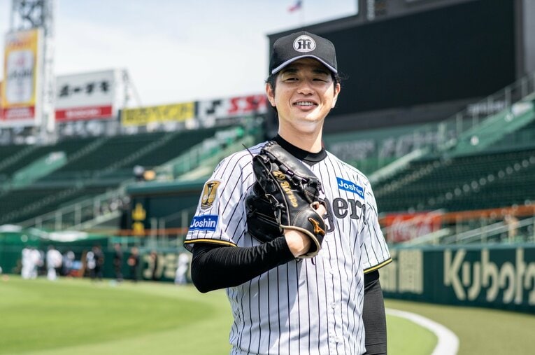 今シーズン12勝2敗、防御率1.93と圧倒的な成績を残している阪神の高橋遥人。常葉橘高校時代の意外なルーツを明かした ／ photograph by Nanae Suzuki