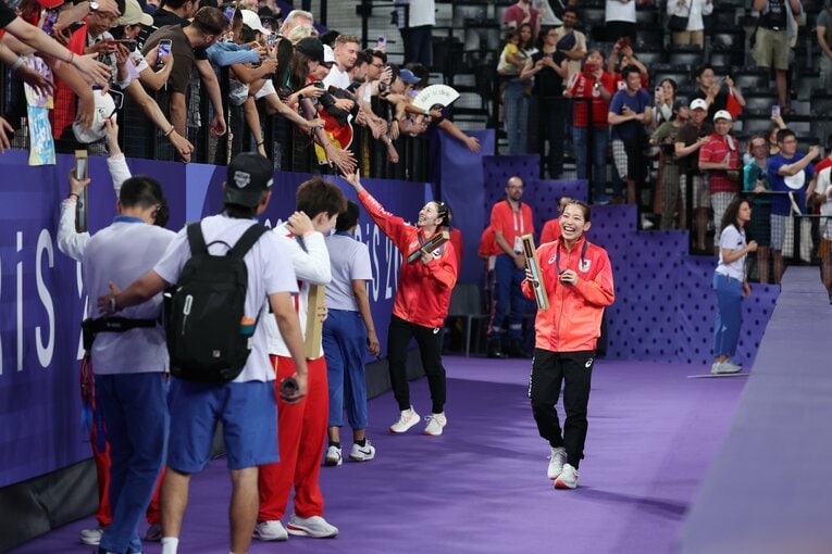 メダルセレモニー後にはファンへの“神対応”も　©Ryosuke Menju/JMPA
