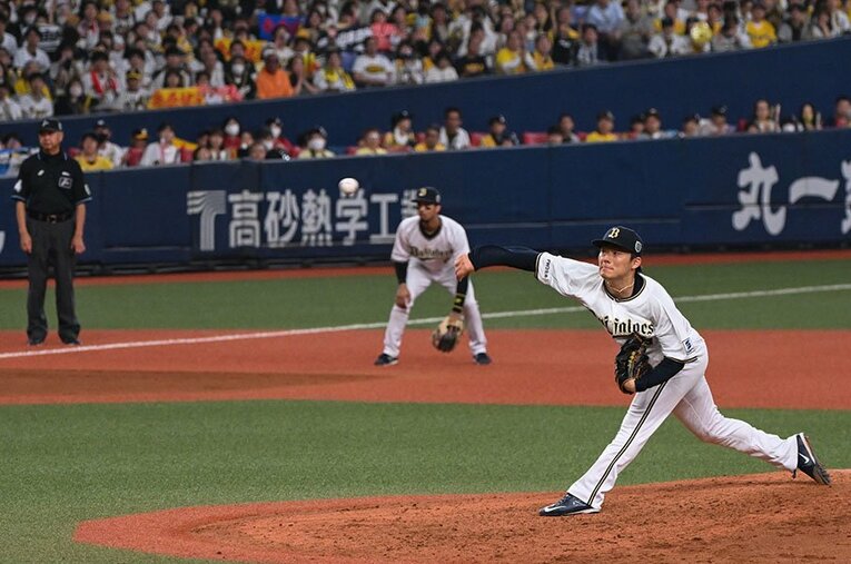 “日本ラスト登板”で完投勝利した山本由伸。阪神ファンも凝視していた ／ photograph by Nanae Suzuki