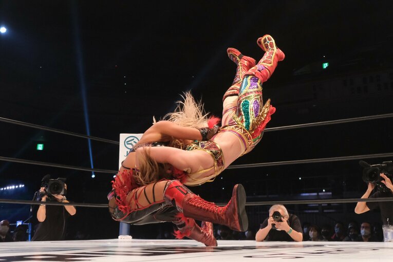 タイトルマッチは“朱里との作品”だった…新王者・ジュリアはスターダムをどう“引っかき回す”のか？ 異例のアピール「全員覚悟しとけよ！」(40)