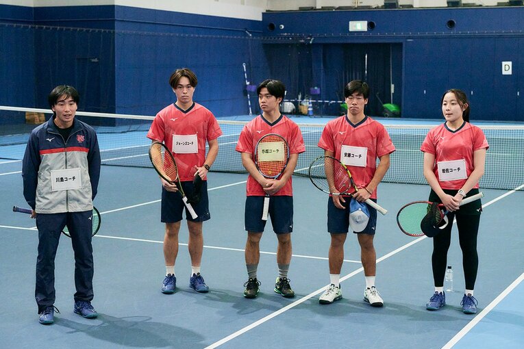 1回目に続き慶應義塾体育会庭球部のコーチと選手が指導をサポート