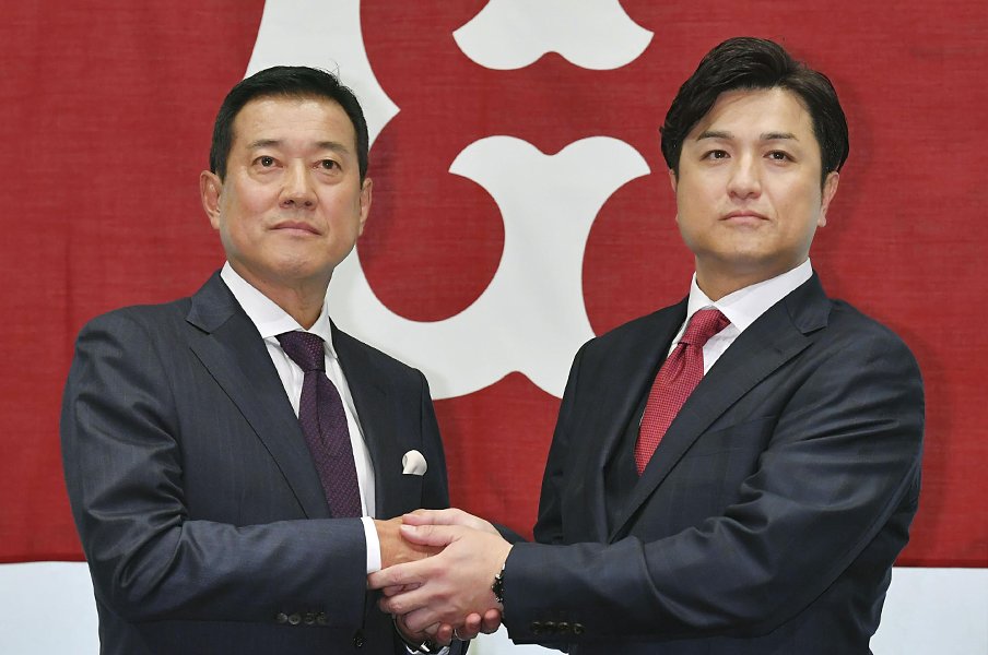 原監督、就任会見の発言を分析する。「管理野球」と「のびのび」の共存。<Number Web> photograph by Kyodo News