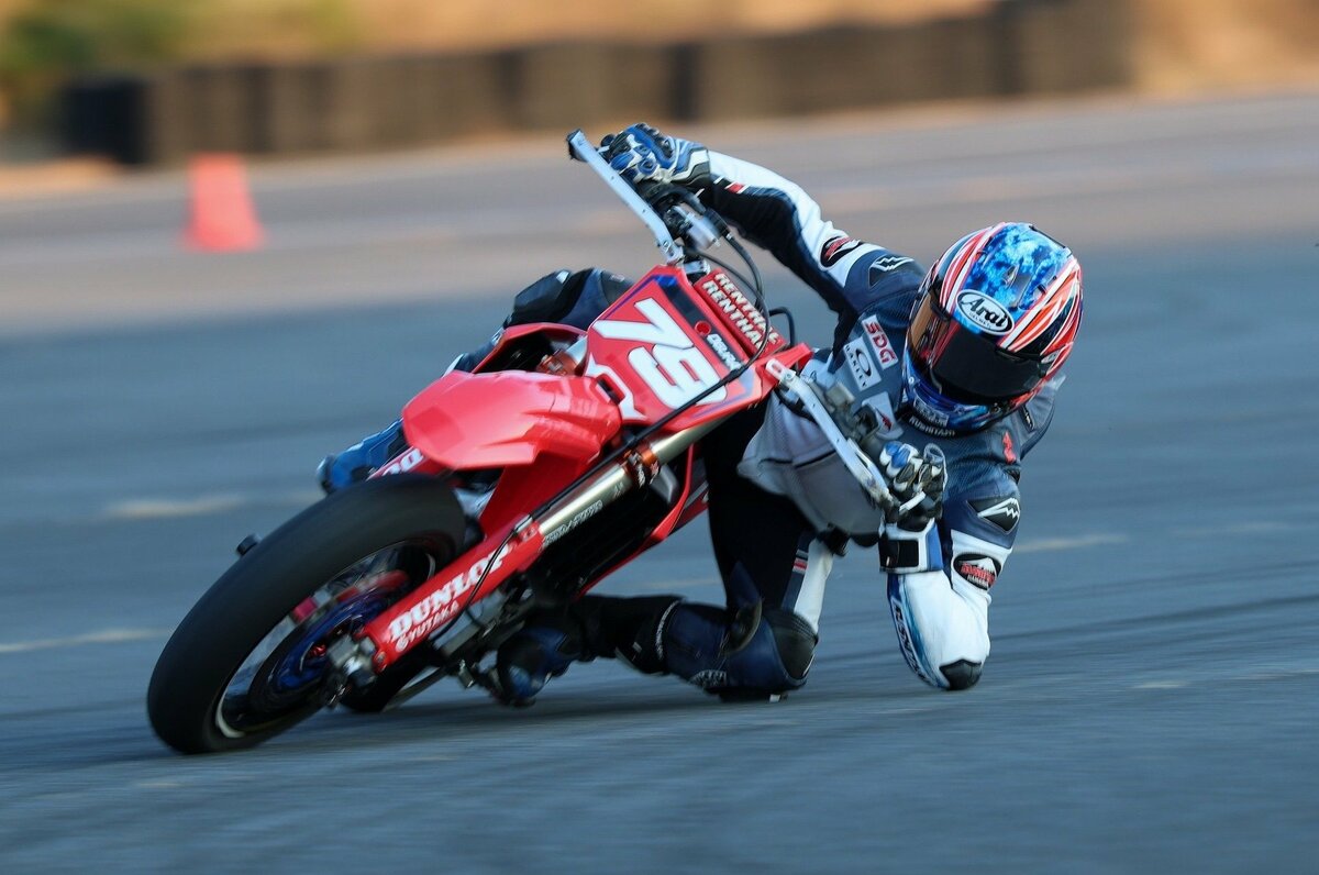 趣味はバイクトレーニングと釣り」CBR1000やCRF250を所有する練習の虫