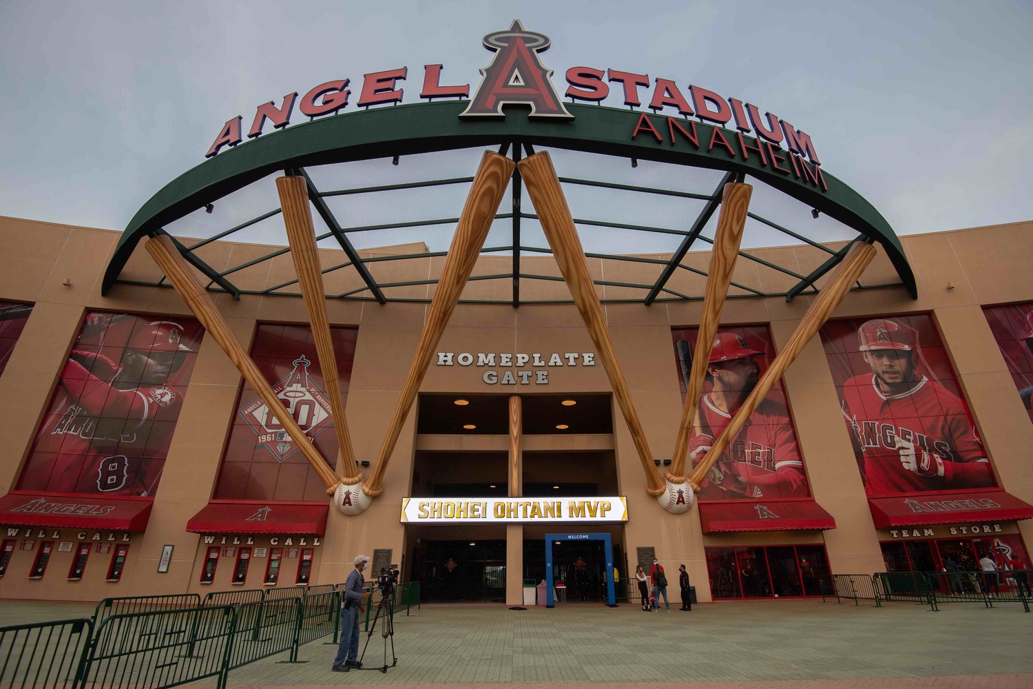 エンゼルスタジアムのオフィシャル・ストアには、今も多くのファンが詰めかける