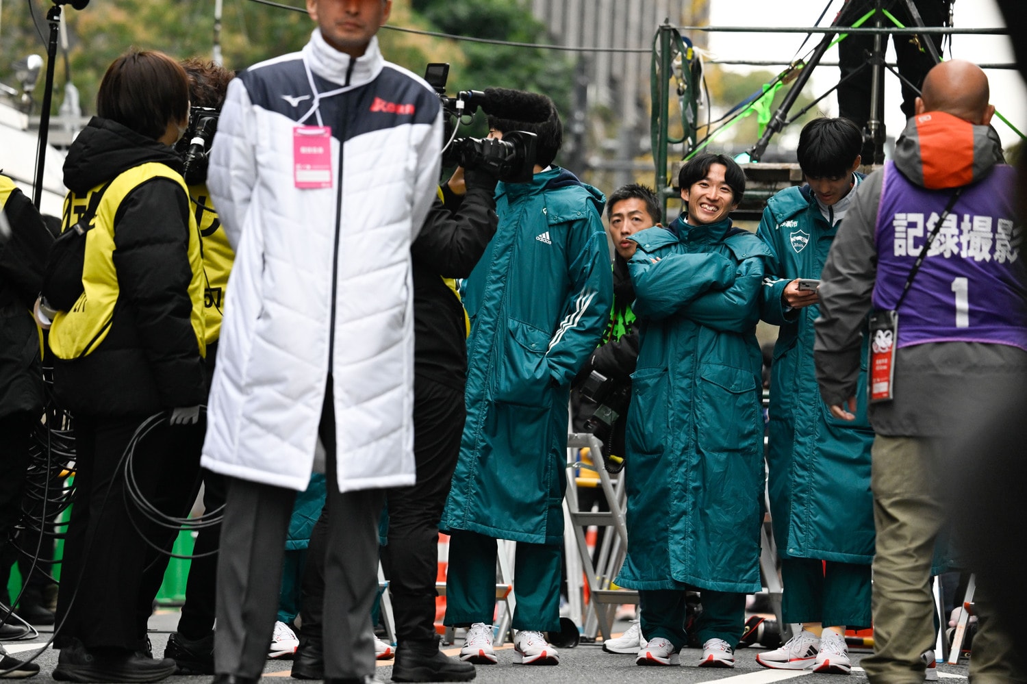 ゴールを待つ佐藤一世　©Nanae Suzuki