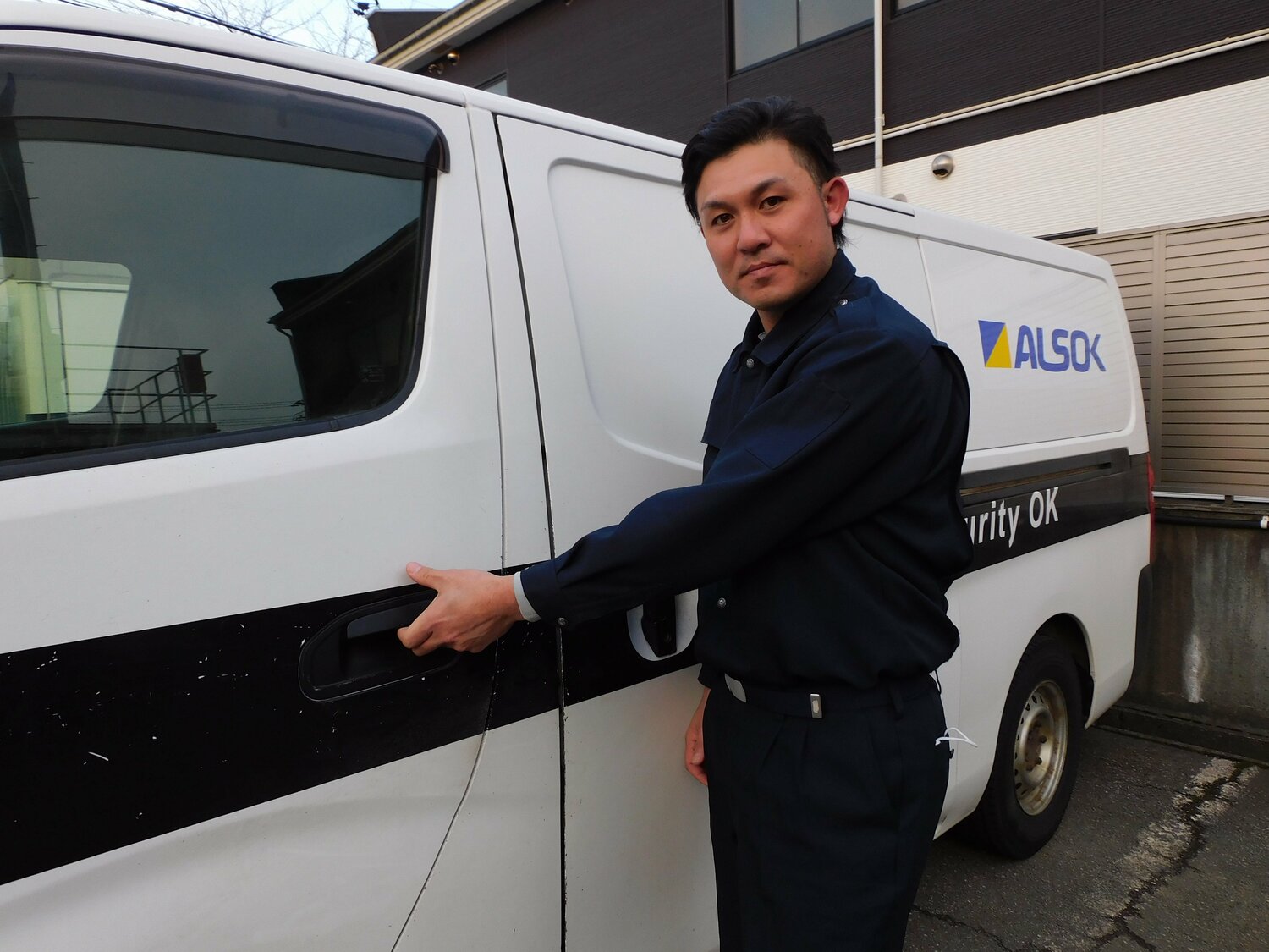 現在は秋田県内で現金輸送車を運転し、仕事に奮闘している　©︎Haruka Sato