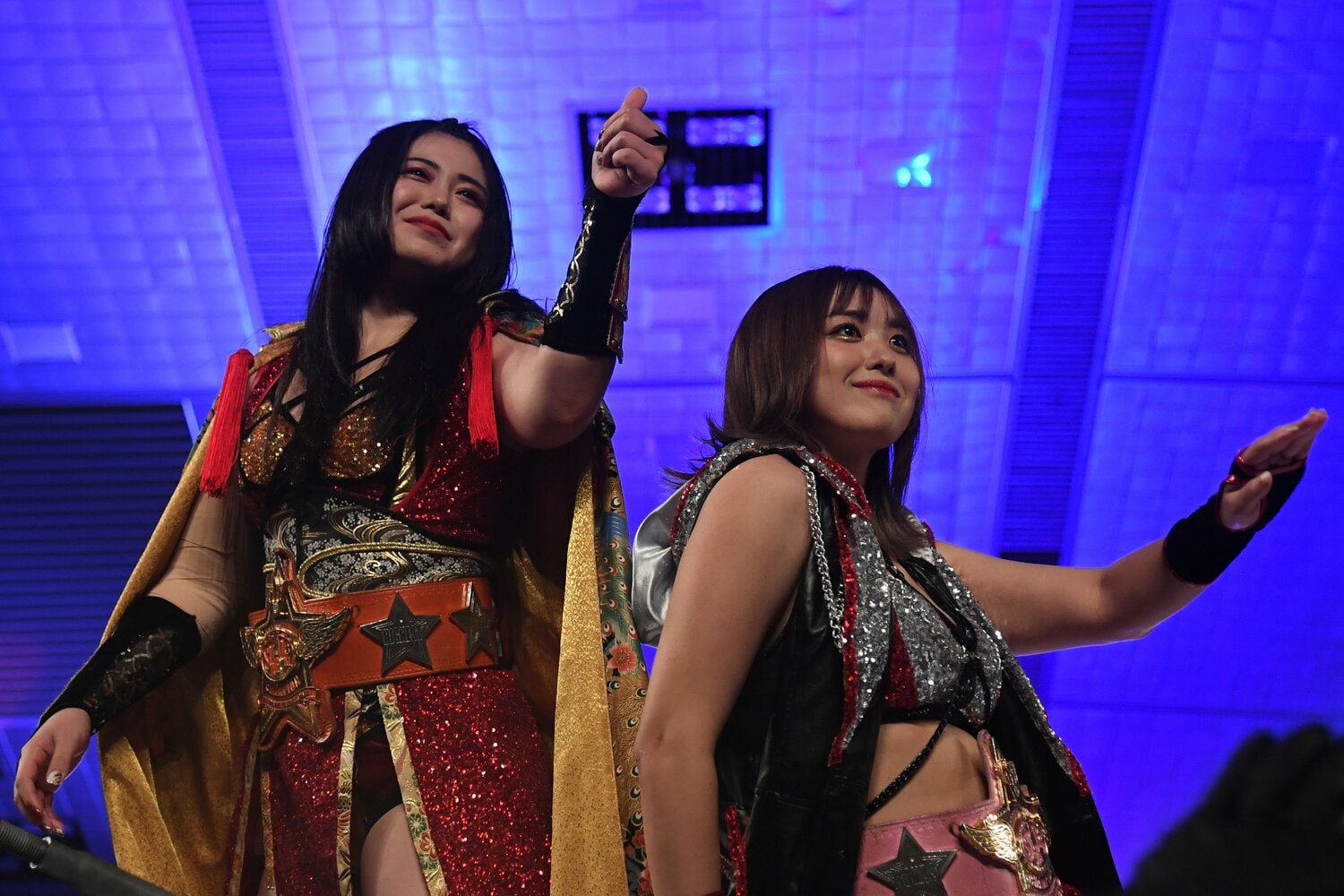 舞華（左）とひめかによるタッグ「舞ひめ」