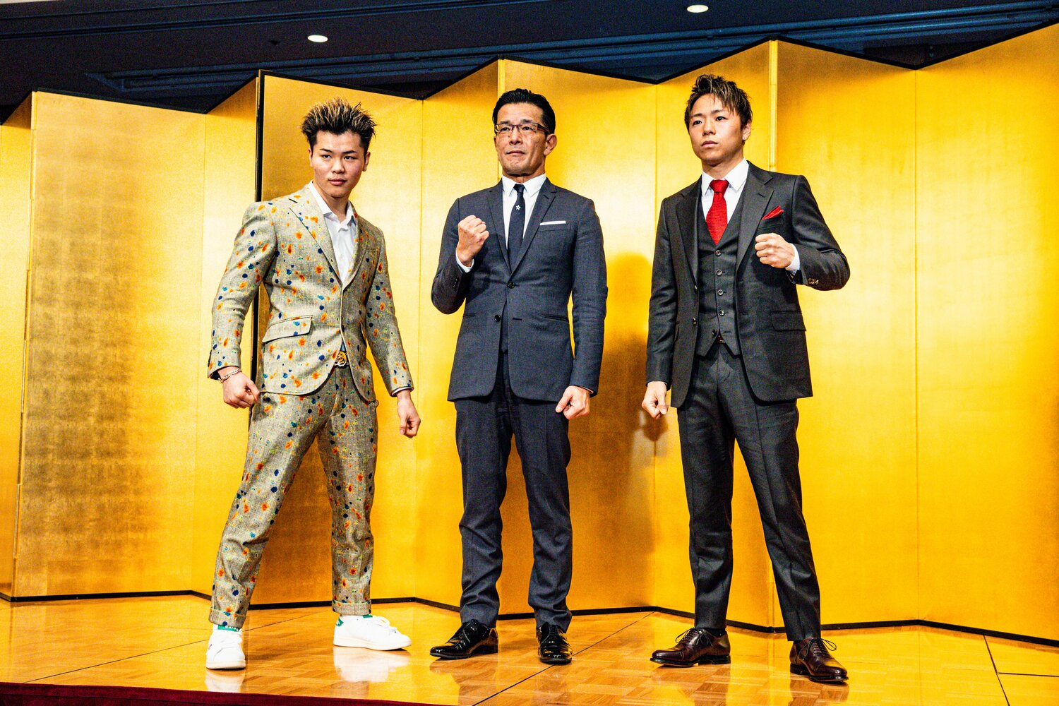 クリスマスイブの12月24日、金屏風をバックに那須川天心vs.武尊の発表記者会見が行われた　©Susumu Nagao