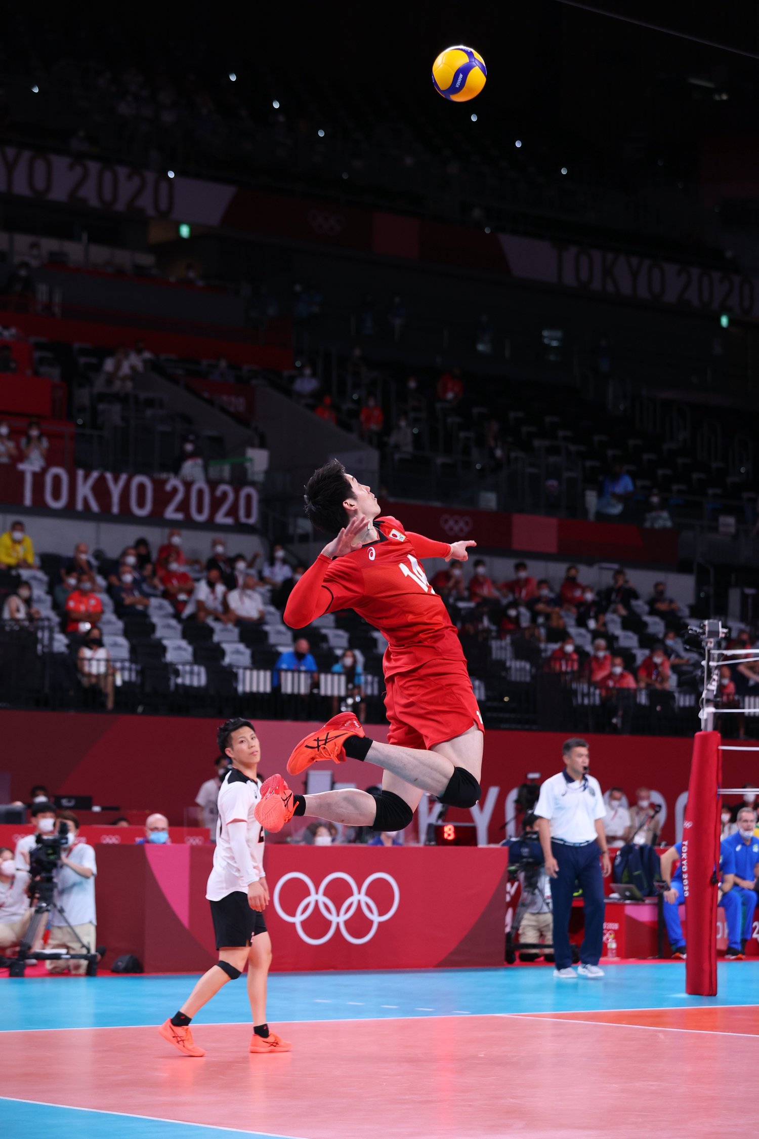 石川祐希のサービスエース　©︎Ryosuke Menju/JMPA