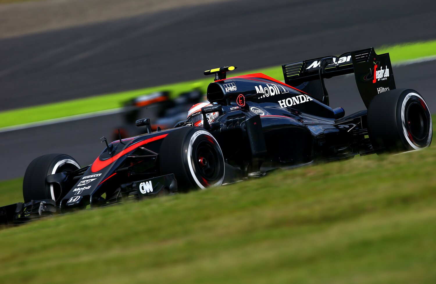 2015年、第4期初年度のマクラーレン・ホンダ。戦闘力に劣り、コンストラクターランクは下から2番めの9位に甘んじた　©Getty Images