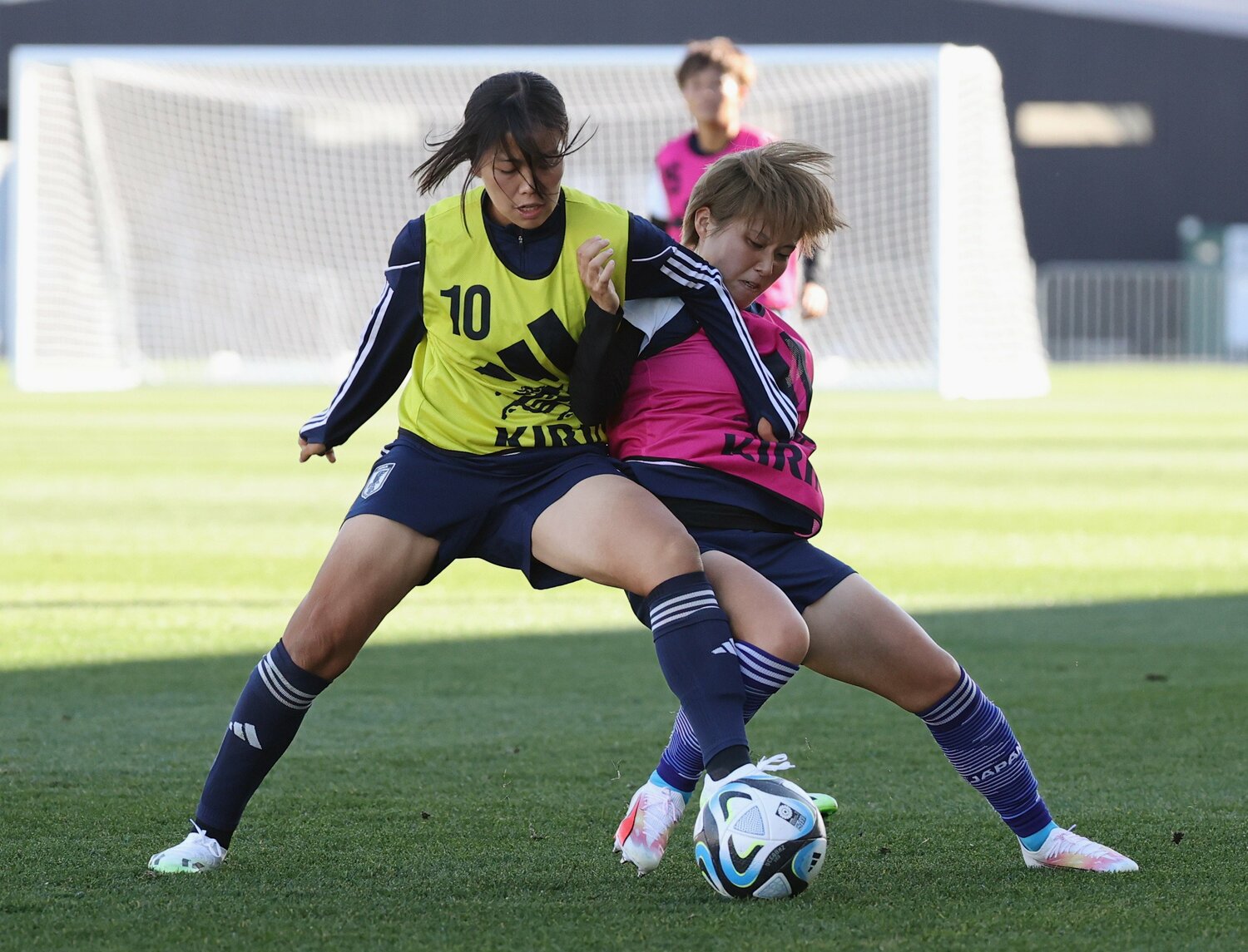 トレーニングパートナーとして参加した女子W杯　©JIJI PRESS