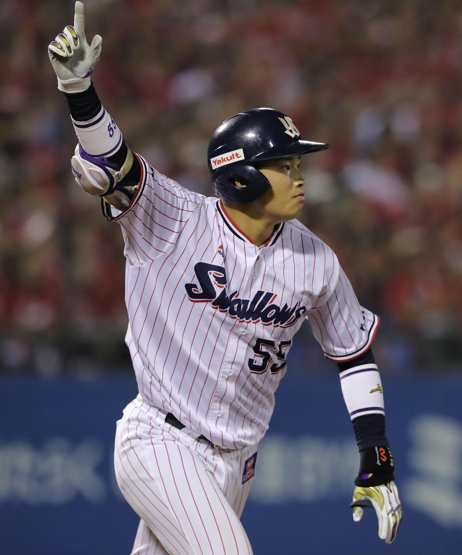 写真は2018年9月16日広島戦、プロ1年目村上の初ホームラン。前年のドラフト1位でヤクルトに入団 ©Sankei Shimbun