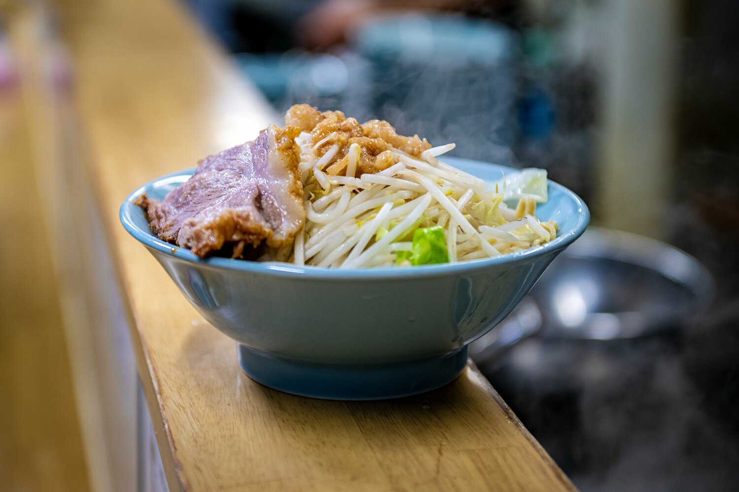 写真はラーメン（1000円）　©Takuya Sugiyama