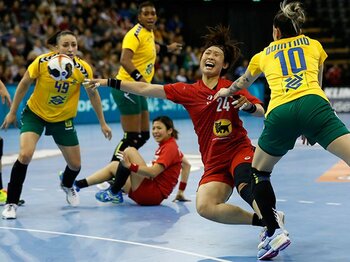 女子ハンドボール日本代表の快挙。欧州の強豪国に勝利するまでの道。＜Number Web＞ photograph by Yukihito Taguchi