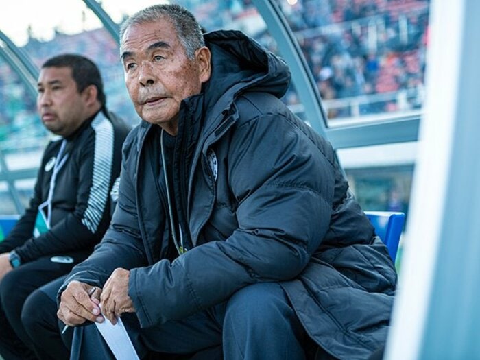 「国見は理不尽な練習のイメージですが」平山相太や大久保嘉人、実は中田英寿や戸田和幸17歳も指導…“小嶺忠敏先生”の大功績＜Number Web＞ photograph by Takuya Sugiyama