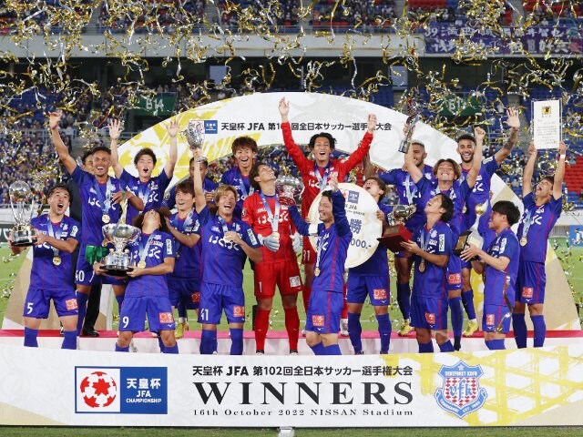 J2・18位の甲府が天皇杯V、猪木の壮絶人生、原vs岡田のドラフト対決