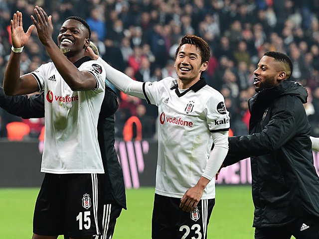 香川真司選手　トルコ・ベシクタシュ移籍記念限定公式T シャツ 香川のベシクタシュ、6つのカッコいい「白と黒のユニフォーム