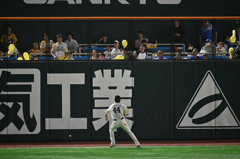 日本シリーズ第4戦、岩井俊介も桑原将志にフェンス直撃のツーベースを献上　©︎Hideki Sugiyama