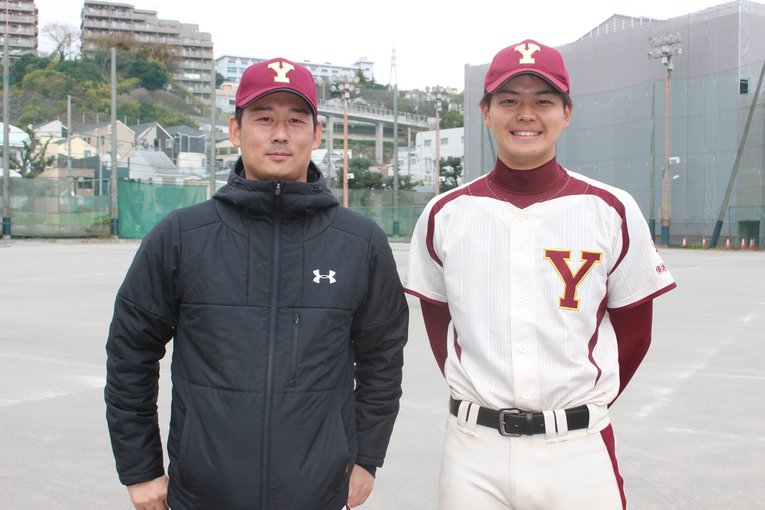横浜市立大・臼杵大輔監督（左）のもとで、着実に成長を続けてきた　©︎Yu Takagi